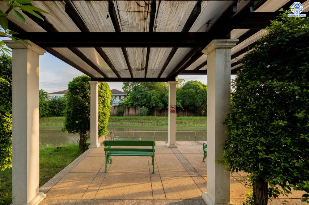 บ้านมือสอง โครงการ วิสต้าอเวนิว เพชรเกษม81 หลังมุม จาก SC Asset เนื้อที่กว้าง 31.7 ตร.ว. ฟังก์ชัน 3 ห้องนอน 2 ห้องน้ำ 1 ที่จอดรถ ราคาถูก และคุ้มค่าที่สุดในโครงการ! บนทำเลศักยภาพ เข้า-ออกหลายเส้นทาง อาทิ ถนนเพชรเกษม ถนนพุทธมณฑลสาย3 ใกล้รถไฟฟ้าสายสีน้ำเงิน(ส่วนต่อขยาย)